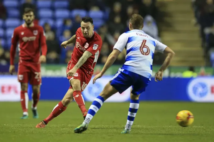 Framed Print : Lee Tomlin in Action: Reading vs. Bristol City, Sky Bet Championship (November 26, 2016) Framed Print : Lee Tomlin in Action: Reading vs. Bristol City, Sky Bet Championship (November 26, 2016)