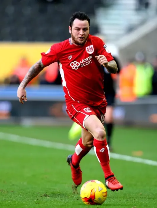 Framed Print : Lee Tomlin in Action: Wolverhampton Wanderers vs. Bristol City, Sky Bet Championship, Molineux Stadium