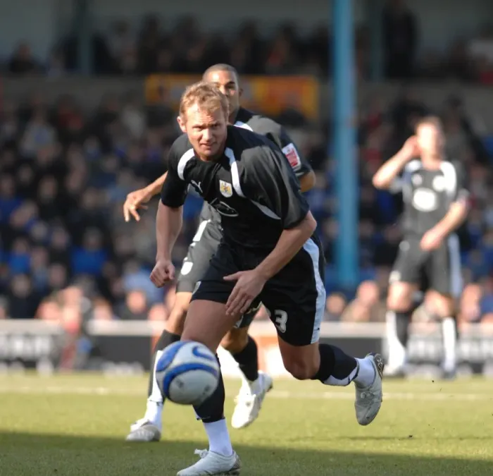 Framed Print : Lee Trundle in Action: Bristol City vs. Cardiff City Framed Print : Lee Trundle in Action: Bristol City vs. Cardiff City