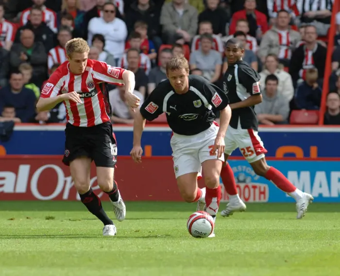 Framed Print : Lee Trundle: In Action Against Sheffield United (Sheffield United vs. Bristol City)