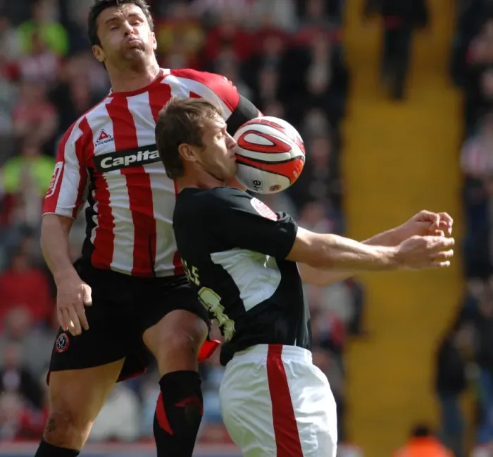 Framed Print : Lee Trundle in Action: Sheffield United vs. Bristol City Framed Print : Lee Trundle in Action: Sheffield United vs. Bristol City