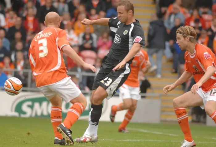 Framed Print : Lee Trundle: A Battle Between Blackpool and Bristol City Framed Print : Lee Trundle: A Battle Between Blackpool and Bristol City