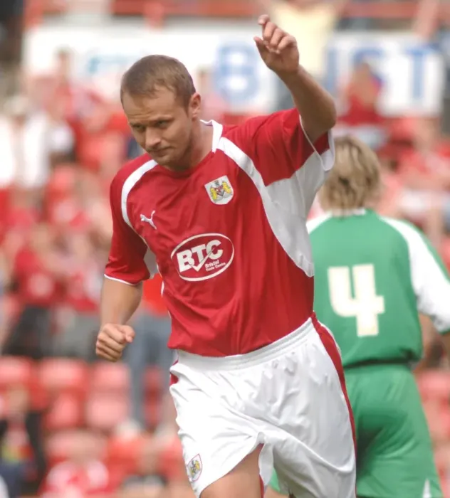 Framed Print : Lee Trundle: Focused and Ready - Pre-Season Training with Bristol City FC Framed Print : Lee Trundle: Focused and Ready - Pre-Season Training with Bristol City FC