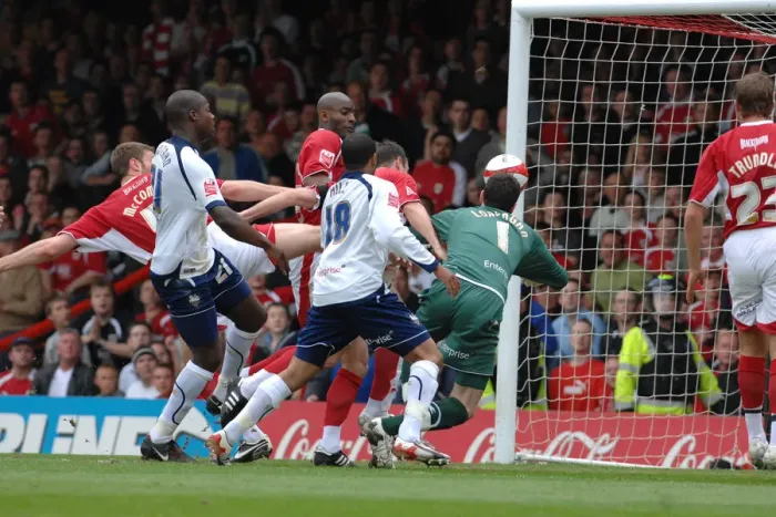 Framed Print : Lee Trundle's Thrilling Goal: A Moment to Remember in Bristol City vs Preston North End