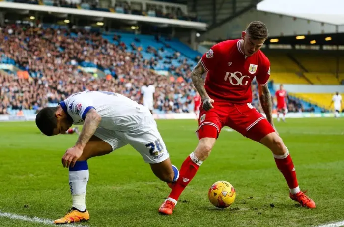Framed Print : Leeds United vs. Bristol City: Clash Between Ben Gladwin and Liam Bridcutt