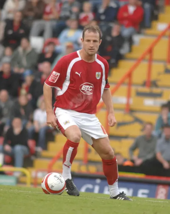 Framed Print : Louis Carey in Action: Bristol City vs Sheffield United