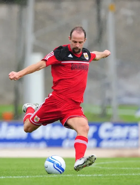 Framed Print : Louis Carey in Action: Bristol City's Pre-Season Friendly at McDiarmid Park, July 2012