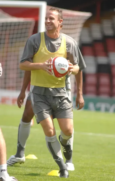 Framed Print : Louis Carey: Intense Training with Bristol City FC (07-08)