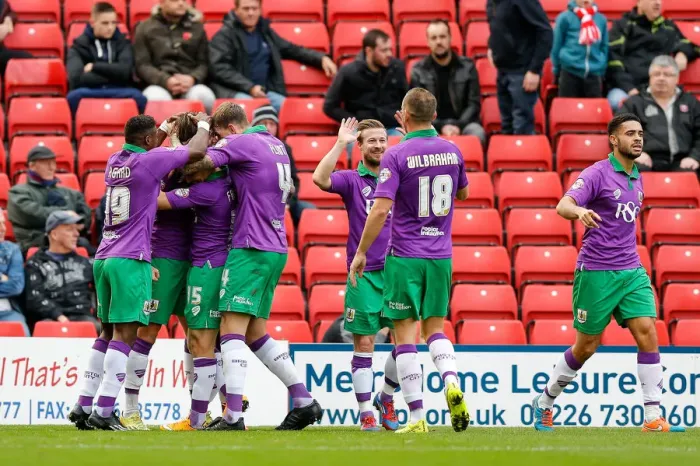 Framed Print : Luke Ayling Scores the Opener for Bristol City against Barnsley (October 2014) Framed Print : Luke Ayling Scores the Opener for Bristol City against Barnsley (October 2014)