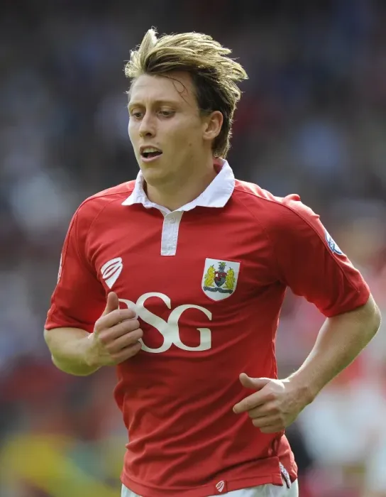 Framed Print : Luke Freeman in Action: Bristol City vs. MK Dons, Sky Bet League One, Ashton Gate