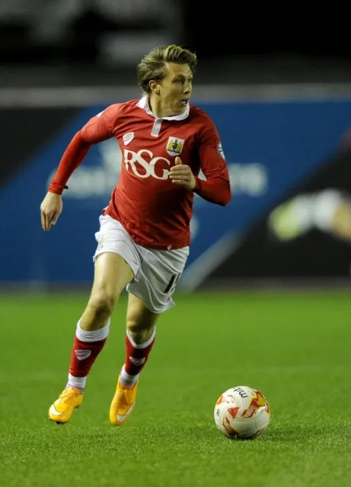 Framed Print : Luke Freeman in Action: Bristol City vs Bradford City, Sky Bet League One (2014)