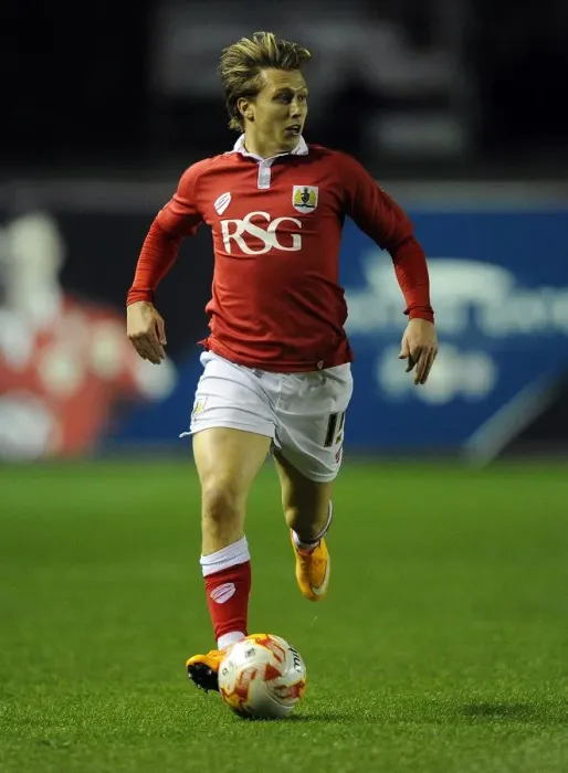 Framed Print : Luke Freeman in Action: Bristol City vs Bradford City, October 2014 Framed Print : Luke Freeman in Action: Bristol City vs Bradford City, October 2014