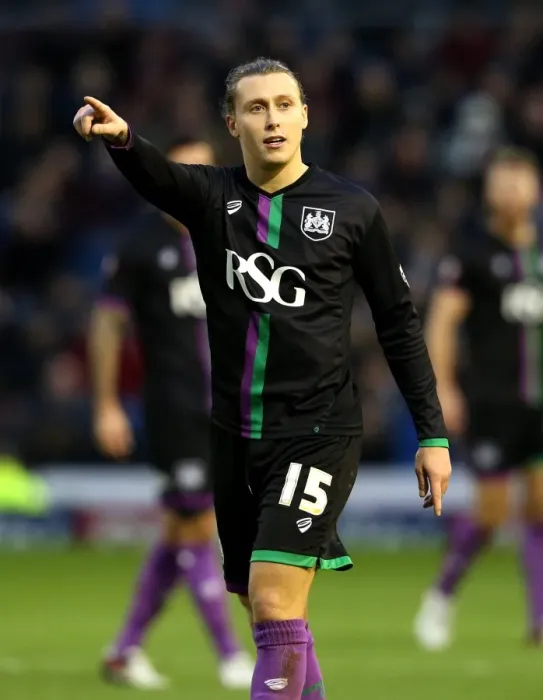 Framed Print : Luke Freeman Points for Bristol City Against Burnley, Sky Bet Championship (December 2015) Framed Print : Luke Freeman Points for Bristol City Against Burnley, Sky Bet Championship (December 2015)