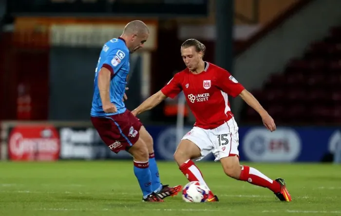 Framed Print : Luke Freeman vs Stephen Dawson: Clash at Glanford Park - Bristol City vs Scunthorpe United, EFL Cup 2016 Framed Print : Luke Freeman vs Stephen Dawson: Clash at Glanford Park - Bristol City vs Scunthorpe United, EFL Cup 2016