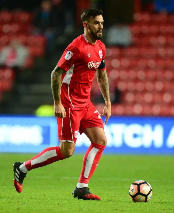 Framed Print : Marlon Pack in Action: Bristol City vs Fleetwood Town, FA Cup Third Round, Ashton Gate