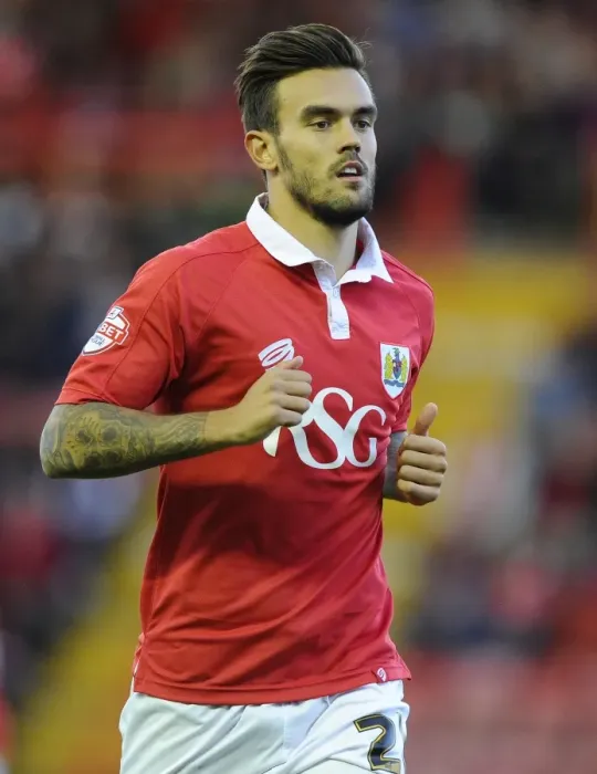 Framed Print : Marlon Pack in Action: Bristol City vs Leyton Orient, Sky Bet League One, 2014