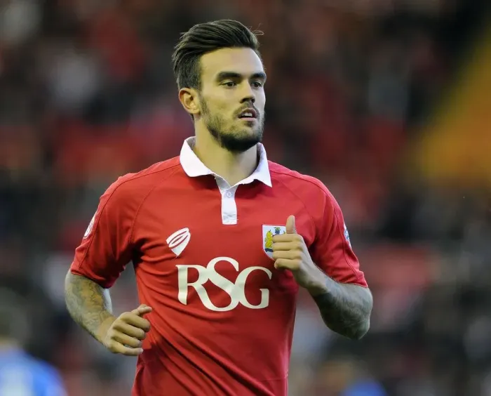 Framed Print : Marlon Pack in Action: Bristol City vs Leyton Orient, Sky Bet League One, 2014