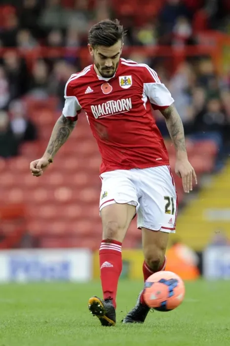 Framed Print : Marlon Pack in Action: FA Cup First Round - Bristol City vs Dagenham and Redbridge Framed Print : Marlon Pack in Action: FA Cup First Round - Bristol City vs Dagenham and Redbridge