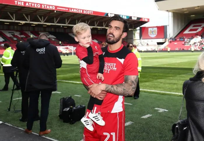 Framed Print : Marlon Pack in Action: Thrilling Sky Bet Championship Clash between Bristol City and Birmingham City (May 2017) Framed Print : Marlon Pack in Action: Thrilling Sky Bet Championship Clash between Bristol City and Birmingham City (May 2017)