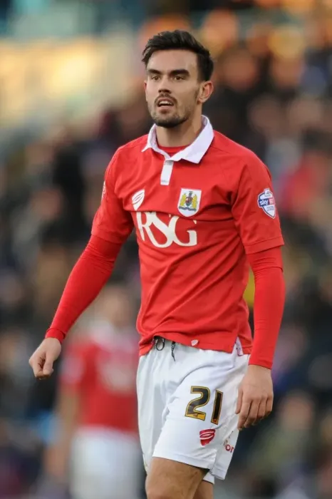 Framed Print : Marlon Pack of Bristol City in Action against Gillingham at Priestfield Stadium, 2014 Framed Print : Marlon Pack of Bristol City in Action against Gillingham at Priestfield Stadium, 2014