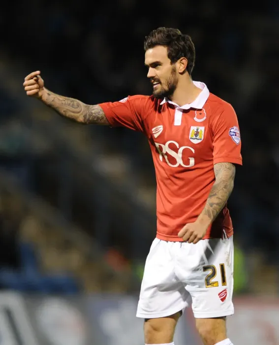 Framed Print : Marlon Pack of Bristol City in Action at Gillingham's Priestfield Stadium during FA Cup Round One Framed Print : Marlon Pack of Bristol City in Action at Gillingham's Priestfield Stadium during FA Cup Round One