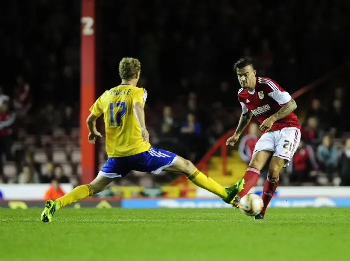 Framed Print : Marlon Pack of Bristol City Playing a Pressured Pass during Bristol City vs Brentford, Sky Bet League One Match at Ashton Gate