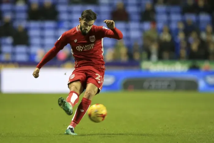 Framed Print : Marlon Pack Crosses for Bristol City in Reading Championship Clash Framed Print : Marlon Pack Crosses for Bristol City in Reading Championship Clash