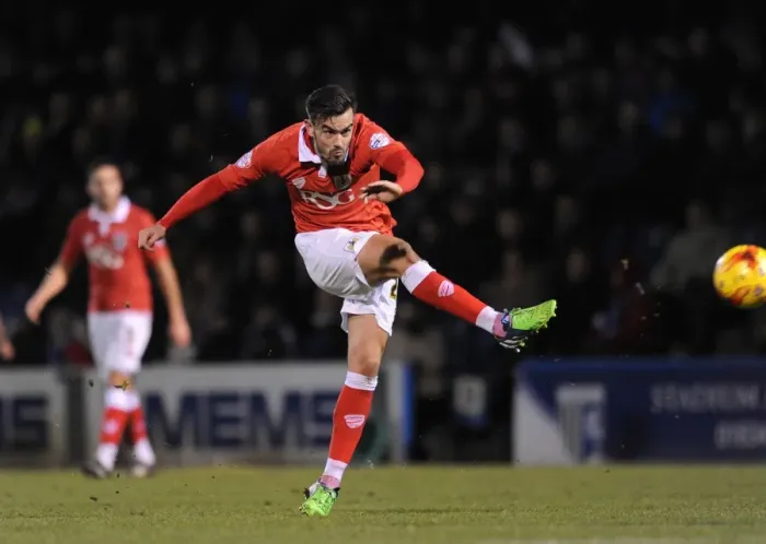 Framed Print : Marlon Pack Goes for Glory: Bristol City vs. Gillingham, Sky Bet League One, December 2014