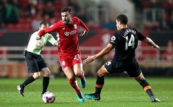 Maron Pack Surges Past Jake Livermore: Intense Moment from Bristol City vs. Hull City