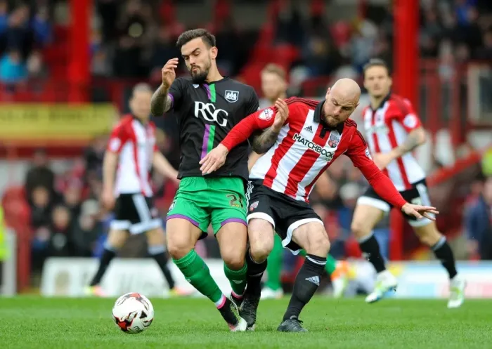 Framed Print : Maron Pack vs. Alan McCormack: Intense Battle for the Ball - Brentford v Bristol City, Sky Bet Championship Framed Print : Maron Pack vs. Alan McCormack: Intense Battle for the Ball - Brentford v Bristol City, Sky Bet Championship