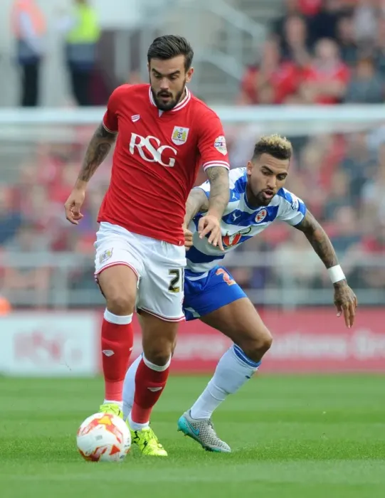 Framed Print : Maron Pack vs. Daniel Williams: Intense Moment from Bristol City vs. Reading Championship Match, 2015 Framed Print : Maron Pack vs. Daniel Williams: Intense Moment from Bristol City vs. Reading Championship Match, 2015