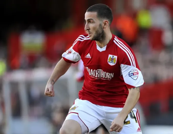 Framed Print : Martin Paterson in Action: Bristol City vs. Swindon Town (2014) Framed Print : Martin Paterson in Action: Bristol City vs. Swindon Town (2014)