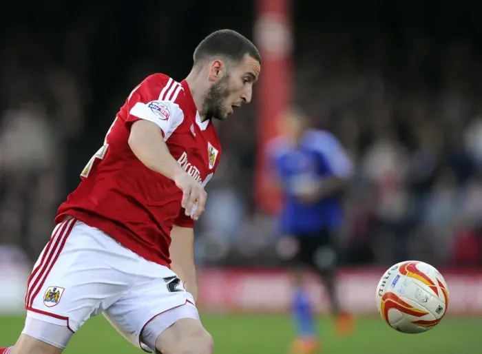 Framed Print : Martin Paterson in Action: Bristol City vs Swindon Town (2014) Framed Print : Martin Paterson in Action: Bristol City vs Swindon Town (2014)
