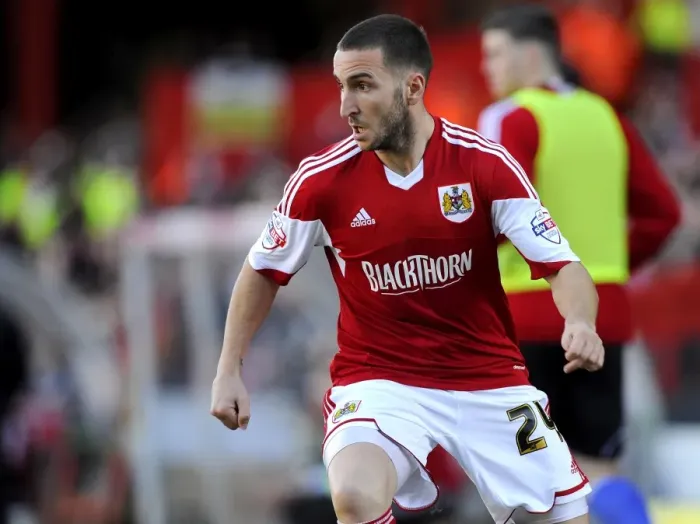 Framed Print : Martin Paterson in Action: Bristol City vs Swindon Town (2014) Framed Print : Martin Paterson in Action: Bristol City vs Swindon Town (2014)