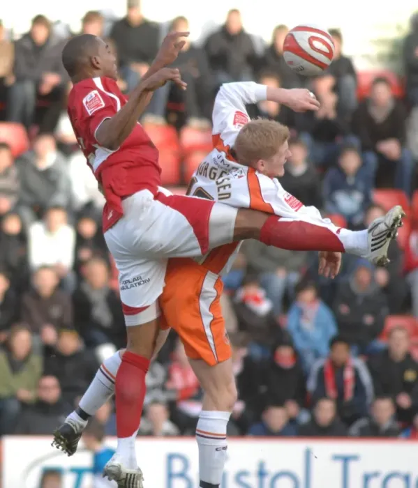 Framed Print : Marvin Elliott: In Action Against Blackpool (Bristol City vs Blackpool)