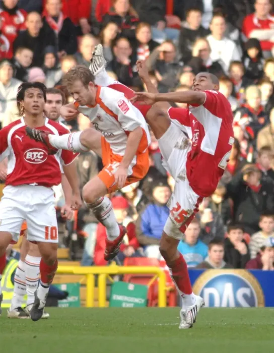 Framed Print : Marvin Elliott: In Action Against Blackpool (Bristol City vs Blackpool) Framed Print : Marvin Elliott: In Action Against Blackpool (Bristol City vs Blackpool)