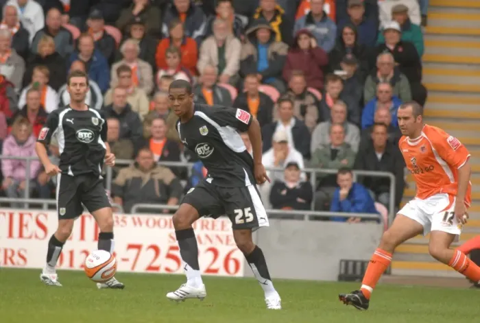 Framed Print : Marvin Elliott: In Action for Bristol City Against Blackpool