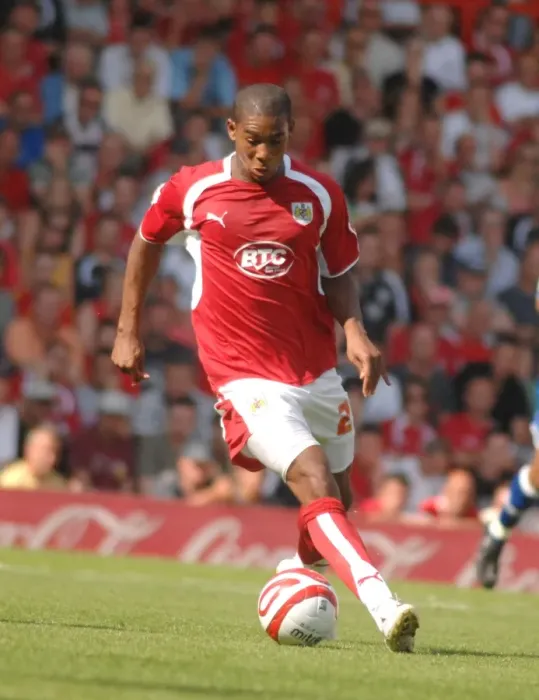Framed Print : Marvin Elliott in Action for Bristol City Against QPR