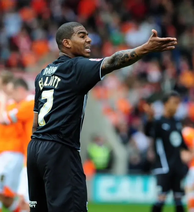 Framed Print : Marvin Elliott in Action: Bristol City vs. Blackpool, Championship 2010 Framed Print : Marvin Elliott in Action: Bristol City vs. Blackpool, Championship 2010