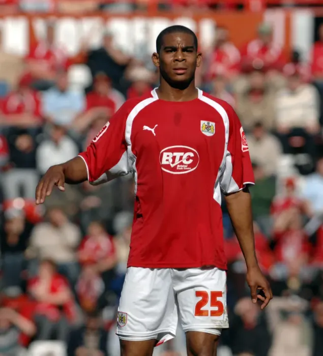 Framed Print : Marvin Elliott in Action: Bristol City vs. Wolverhampton Wanderers Framed Print : Marvin Elliott in Action: Bristol City vs. Wolverhampton Wanderers
