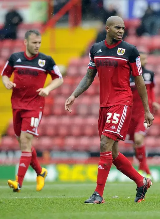 Framed Print : Marvin Elliott in Action: Bristol City vs. Bolton Wanderers, Npower Championship Framed Print : Marvin Elliott in Action: Bristol City vs. Bolton Wanderers, Npower Championship