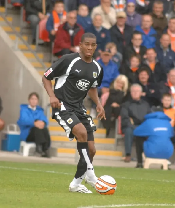 Framed Print : Marvin Elliott in Action: Bristol City vs. Blackpool Framed Print : Marvin Elliott in Action: Bristol City vs. Blackpool