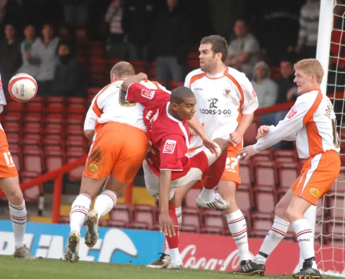 Framed Print : Marvin Elliott in Action: Bristol City vs Blackpool