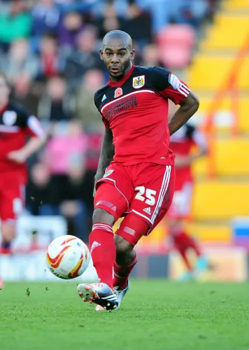 Framed Print : Marvin Elliott in Action: Bristol City vs Charlton Athletic, Championship Football Match, November 11, 2012 Framed Print : Marvin Elliott in Action: Bristol City vs Charlton Athletic, Championship Football Match, November 11, 2012