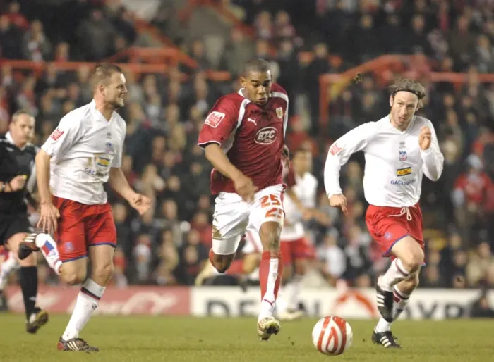 Framed Print : Marvin Elliott in Action: Bristol City vs Crystal Palace Framed Print : Marvin Elliott in Action: Bristol City vs Crystal Palace