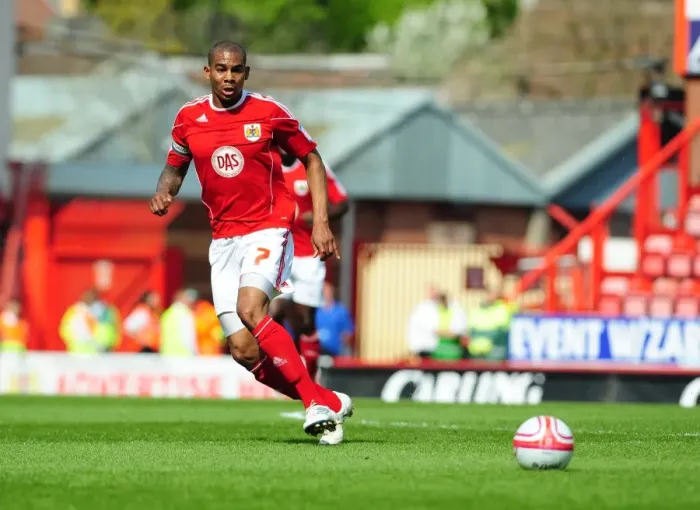 Framed Print : Marvin Elliott in Action: Bristol City vs Ipswich Town, Championship Match, Ashton Gate Stadium (16-04-2011)
