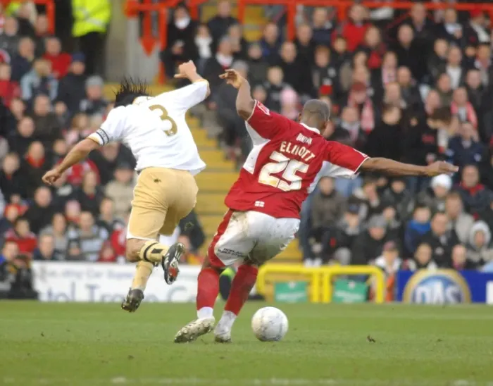 Framed Print : Marvin Elliott in Action: Bristol City vs Middlesbrough Framed Print : Marvin Elliott in Action: Bristol City vs Middlesbrough