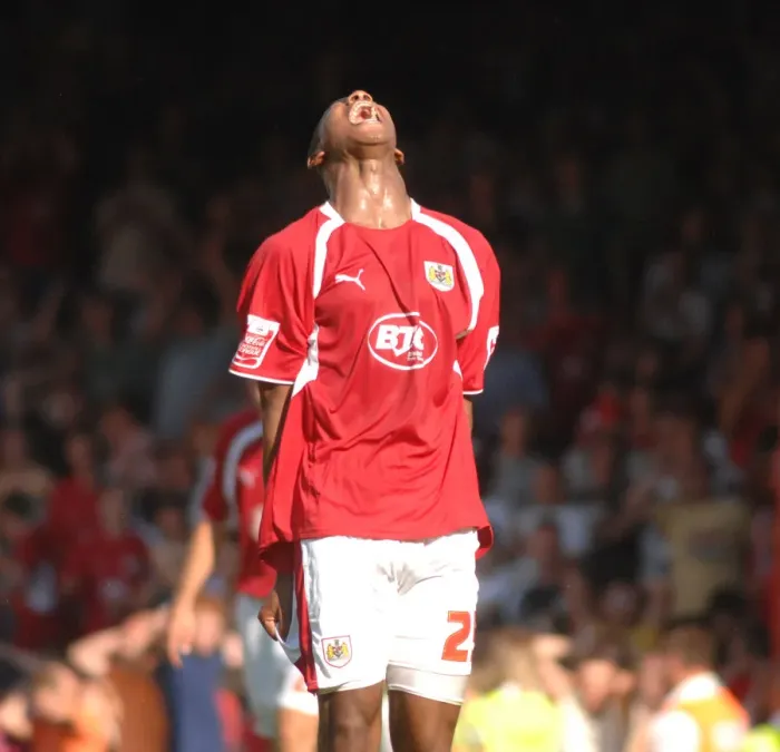Framed Print : Marvin Elliott in Action: Bristol City vs QPR Framed Print : Marvin Elliott in Action: Bristol City vs QPR