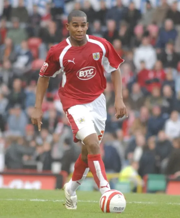 Framed Print : Marvin Elliott in Action: Bristol City vs Stoke City