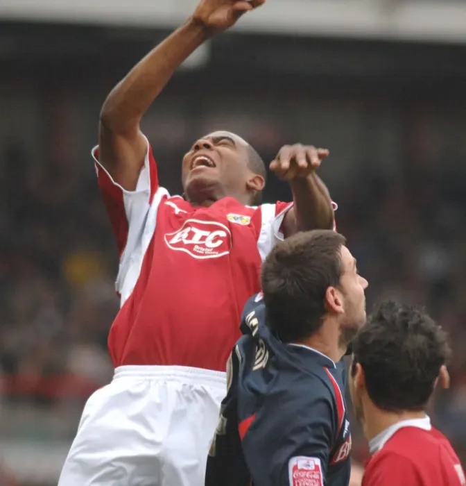 Framed Print : Marvin Elliott in Action: Bristol City vs Stoke City Framed Print : Marvin Elliott in Action: Bristol City vs Stoke City